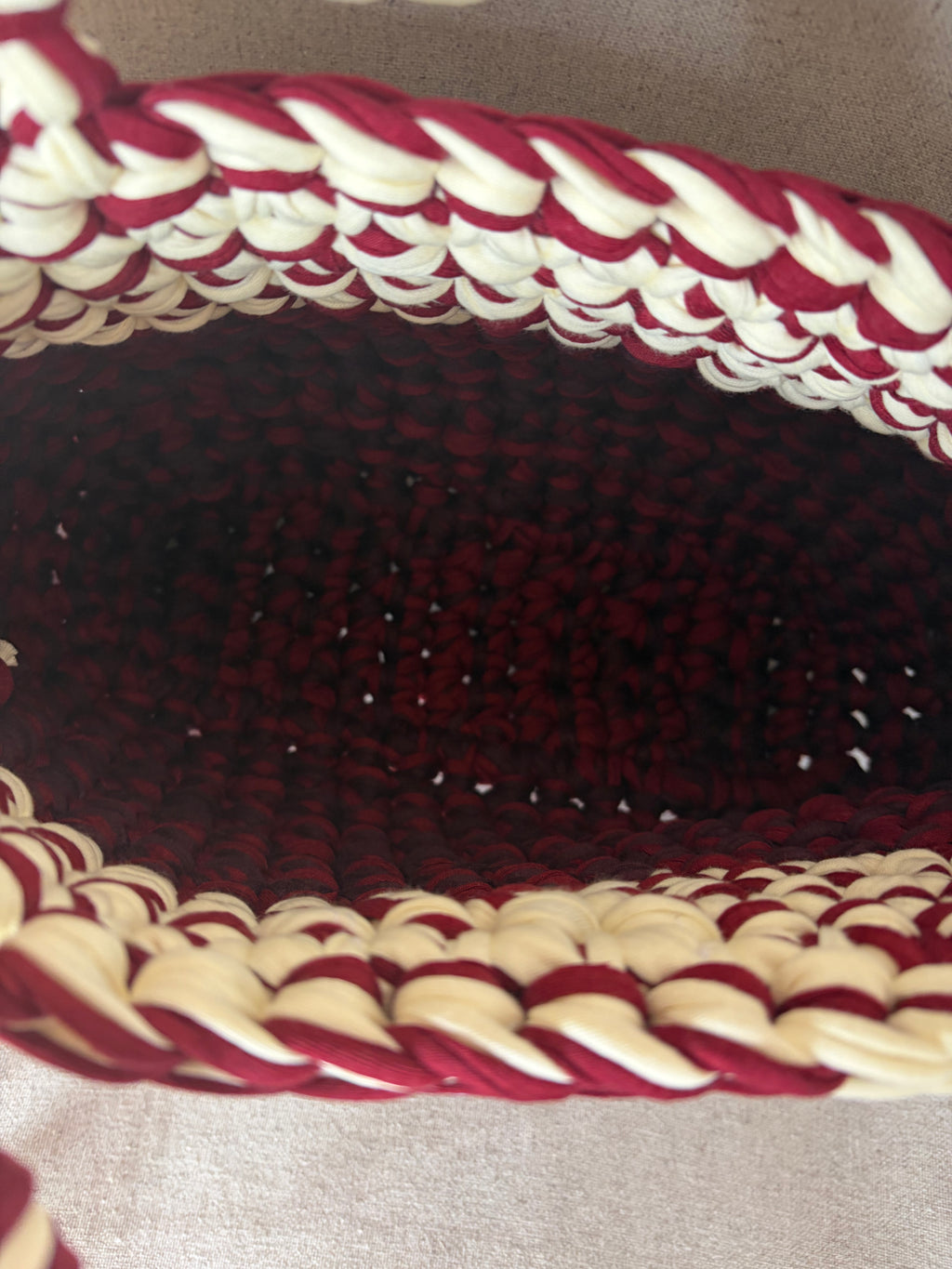 Häkeltasche „Kirsch-Sahne“ mit zwei Henkeln