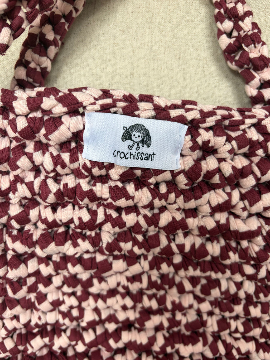 Häkeltasche „Himbeer-Tupfen“ – Shopper in Bordeaux & Rosa