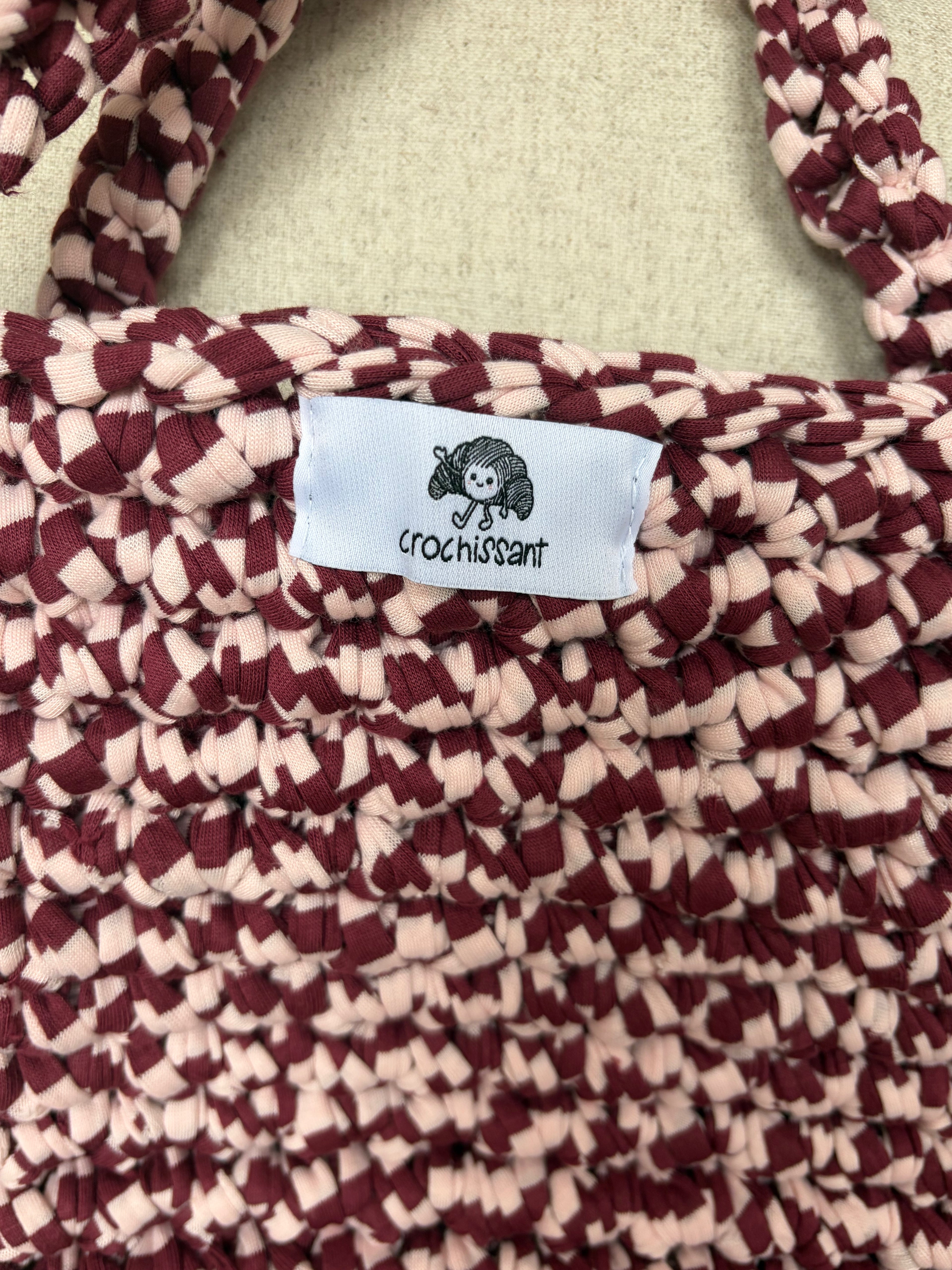 Häkeltasche „Himbeer-Tupfen“ – Shopper in Bordeaux & Rosa