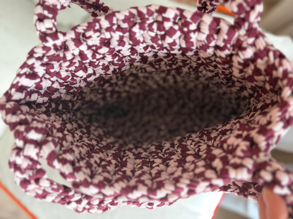 Häkeltasche „Himbeer-Tupfen“ – Shopper in Bordeaux & Rosa