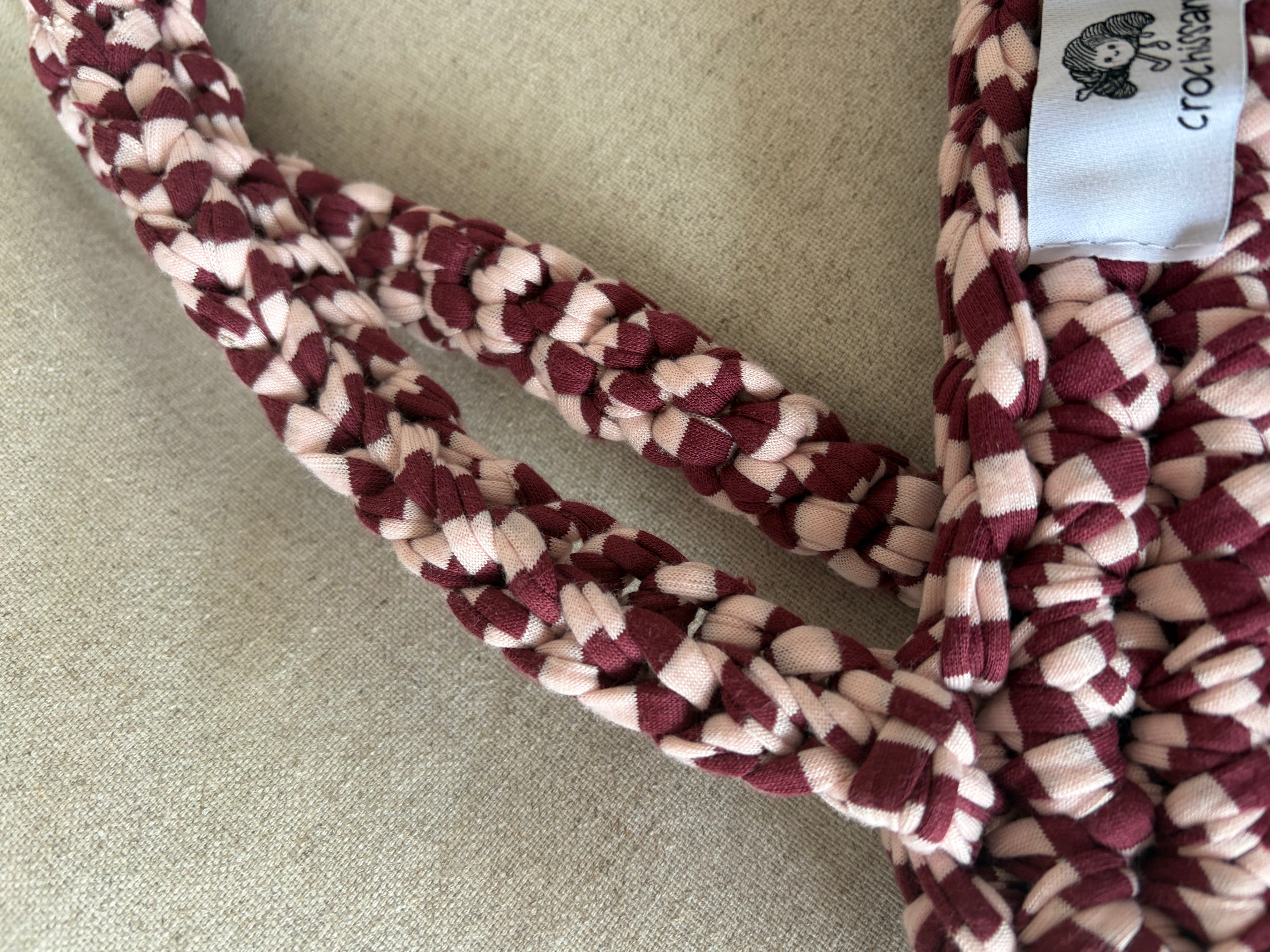 Häkeltasche „Himbeer-Tupfen“ – Shopper in Bordeaux & Rosa