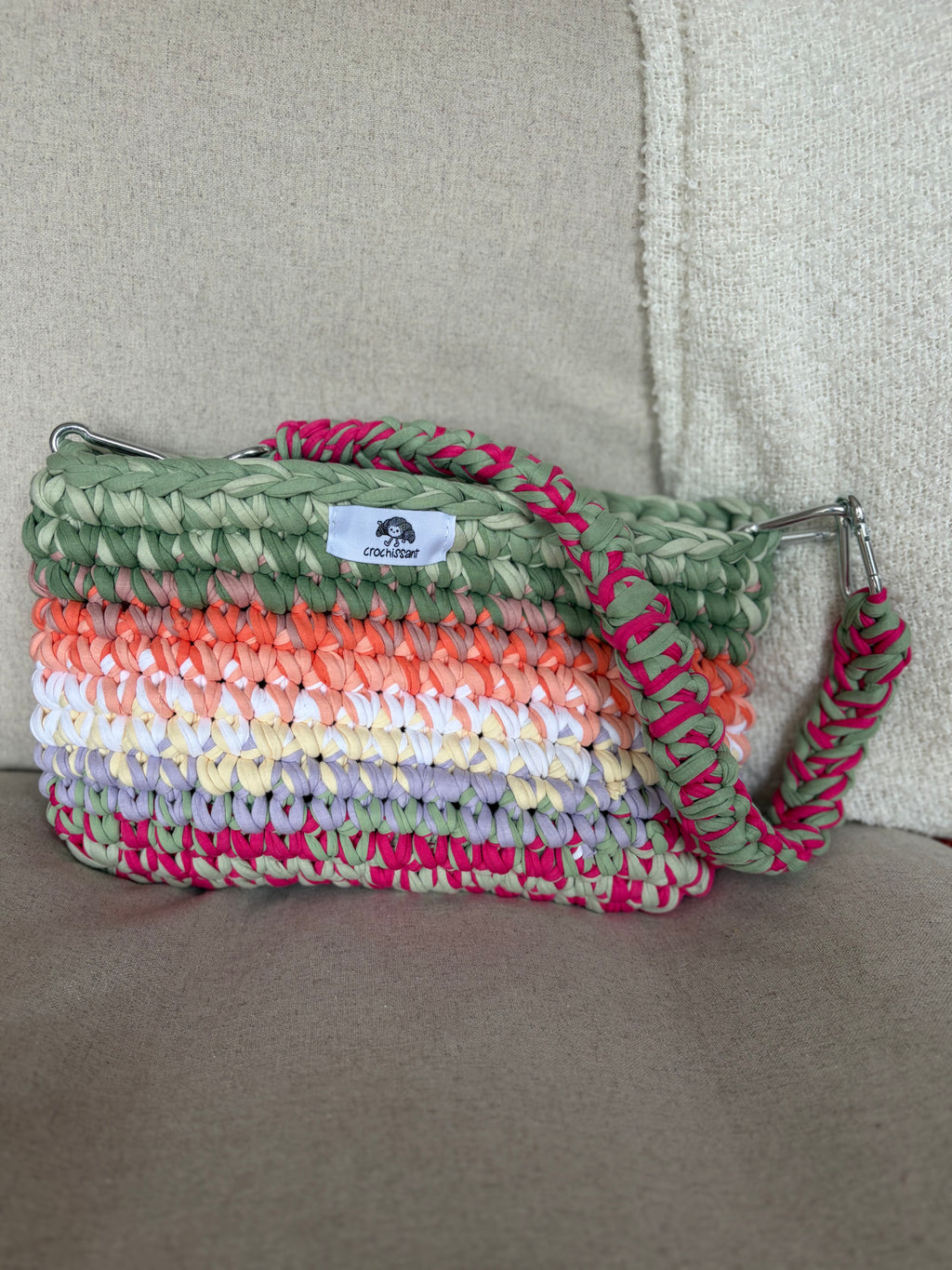 Häkeltasche „Tutti Frutti“ mit Karabiner-Henkel