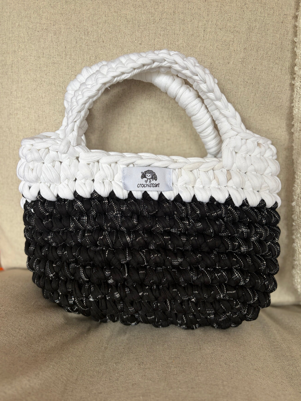 Häkeltasche „Schwarzwälder“ – Korbtasche in Schwarz & Weiß